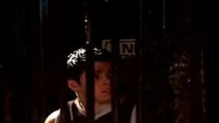 Primera visita a un bar con cuarto oscuro - porn video