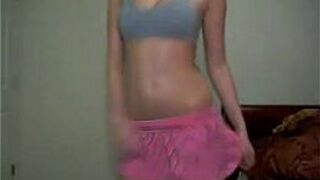 Hot Girl Dances to Raggaeton - porn video