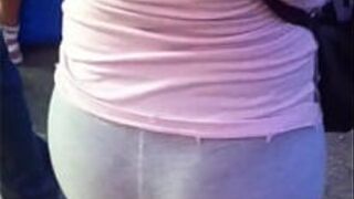 Ass in leggings waiting for the bus - porn video